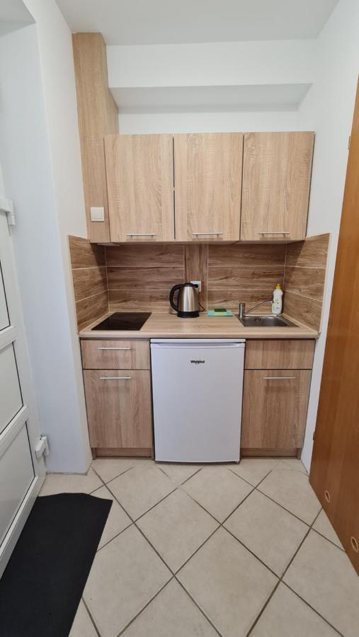 Tmt Pokoje Goscinne Z Aneksami Kuchennymi Kąty Rybackie Esterno foto